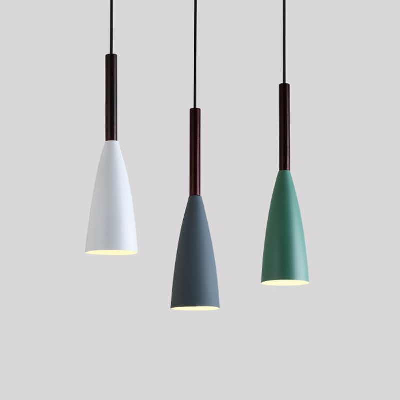 "Lampada a soffitto multiplo rotonda colorata 
Lampada di sospensione in metallo in metallo moderno a 3 teste "