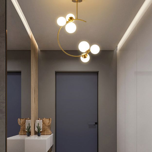 Postmodern metalen hangende kroonluchter lichtbolgolglasschaduw plafond kroonluchter in goud voor slaapkamer