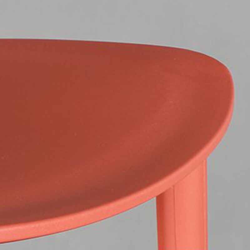 Moderno sgabello da bar in plastica da banco di backnatless.
