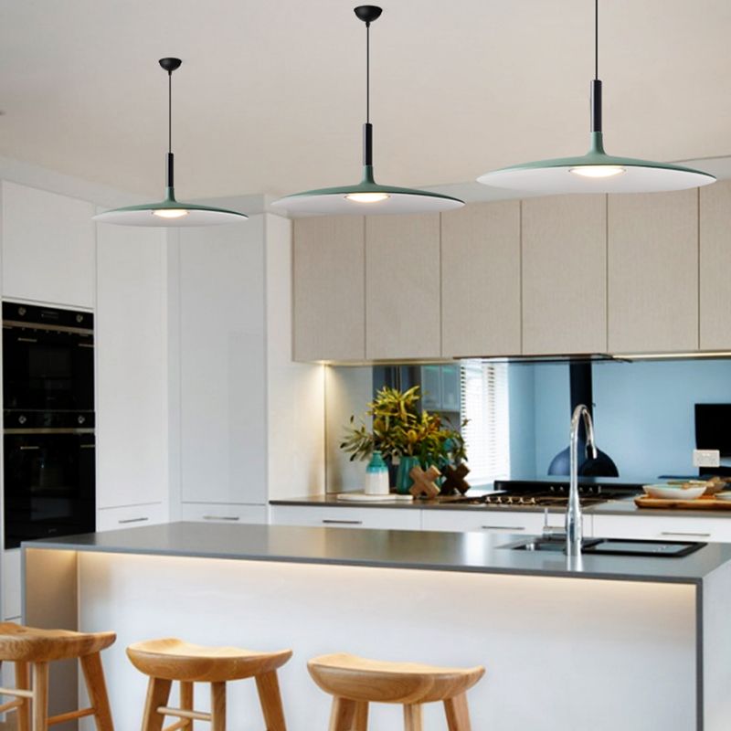 Style de concepteur petit pendentif luminaire en métal.