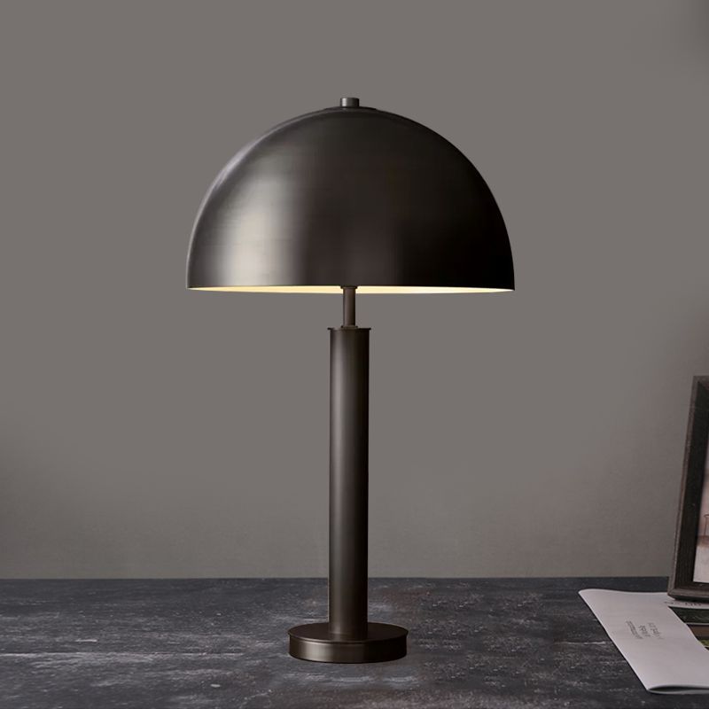 Metallic Semiccle Night Night Table Light Minimaliste de la table de chevet à 1 lumière en noir / or pour le chevet