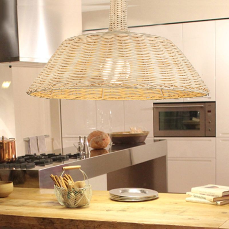 Iluminación colgante tejida a mano de estilo country con ratán de sombra de granero 15 "/19" W 1 Lámpara de suspensión de interior de bombilla en beige