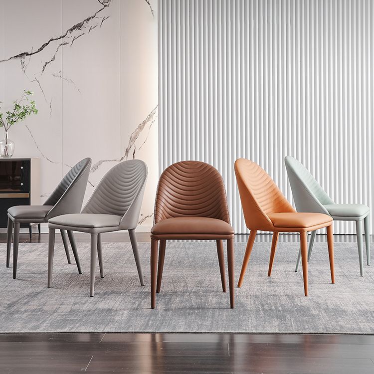 Chaise de salle à manger sans bras tapissée de style contemporain avec dossier solide