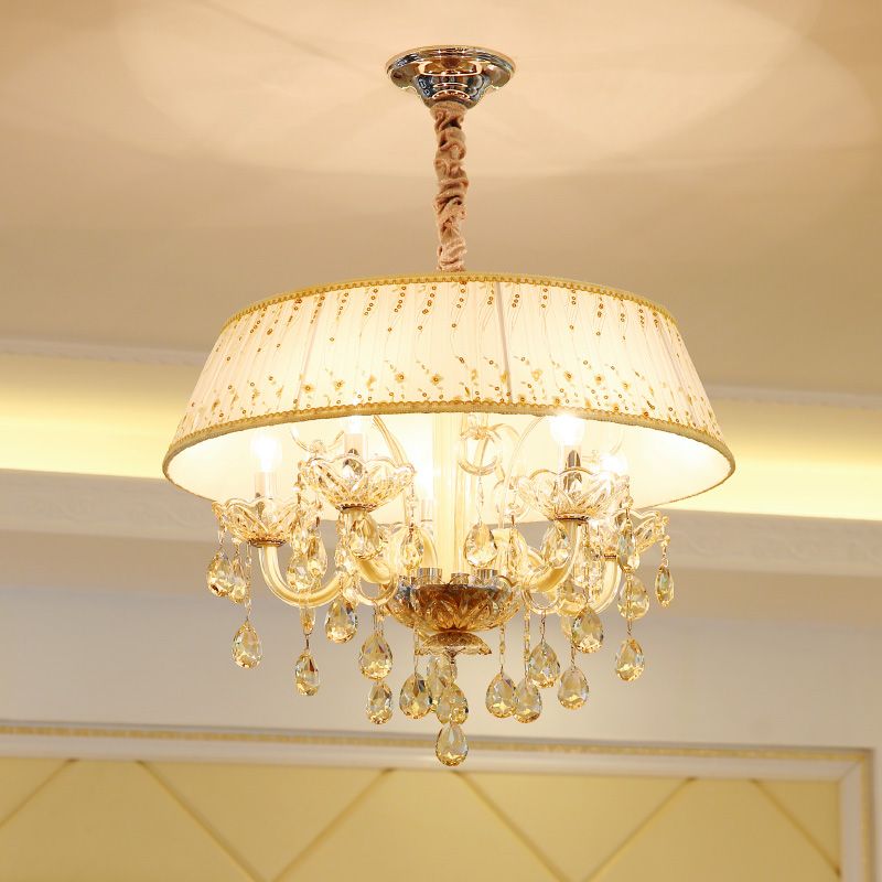 Luz de lámpara de la sala de estar de tambor tela contemporánea 4 cabezas lámpara colgante beige con caída de cristal