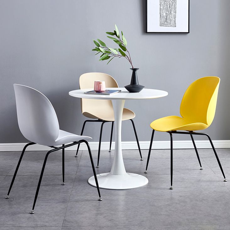 Round Modern Style Solid Wood Dining Table Dining Furniture with Tulip Base