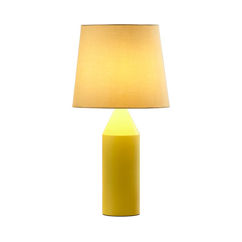 Moderne makkaronfarbene Schreibtisch Leuchtstift 1 Kopfstofftischlampe mit sich verjüngter Schatten für das Restaurant