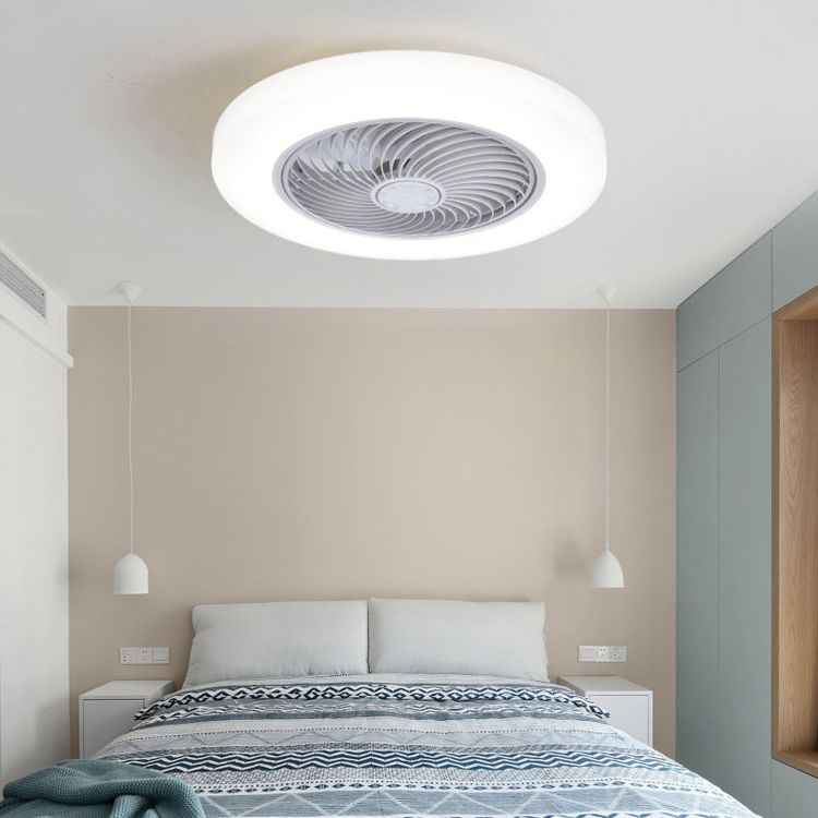 Unsichtbare Klinge runde Lüfterleuchte minimalistische Acrylschlafzimmer halb Flush Deckenleuchte