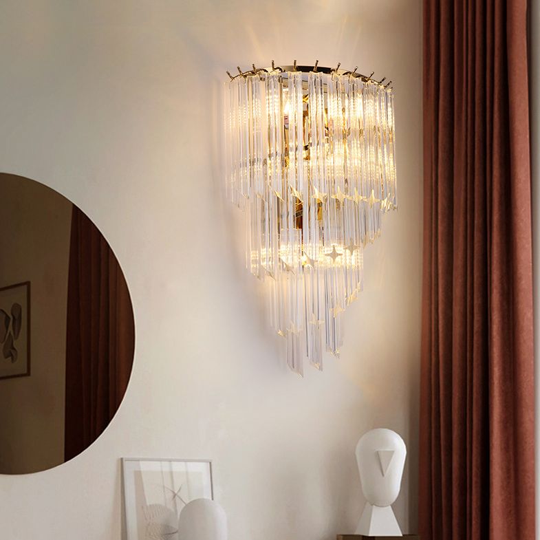 Goldene Staggerwandlampe im modernen künstlerischen Stil Elektroplat Eisenwandlicht mit Kristallschatten