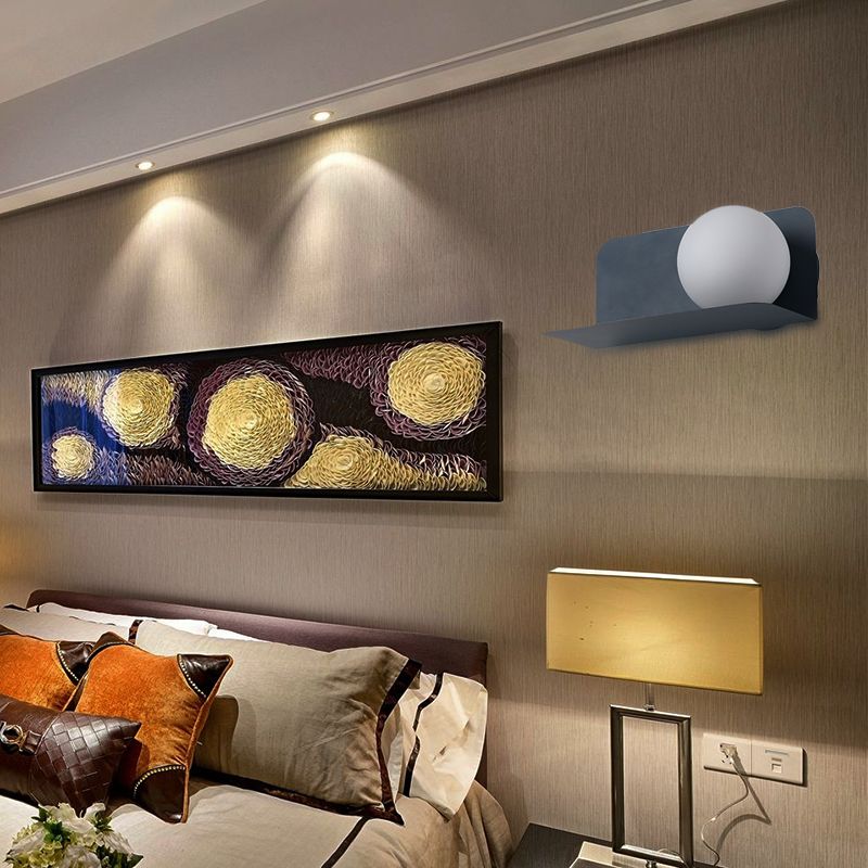 Luce da parete in globo bianca Luce di panna in vetro glassata per la camera da letto per bambini