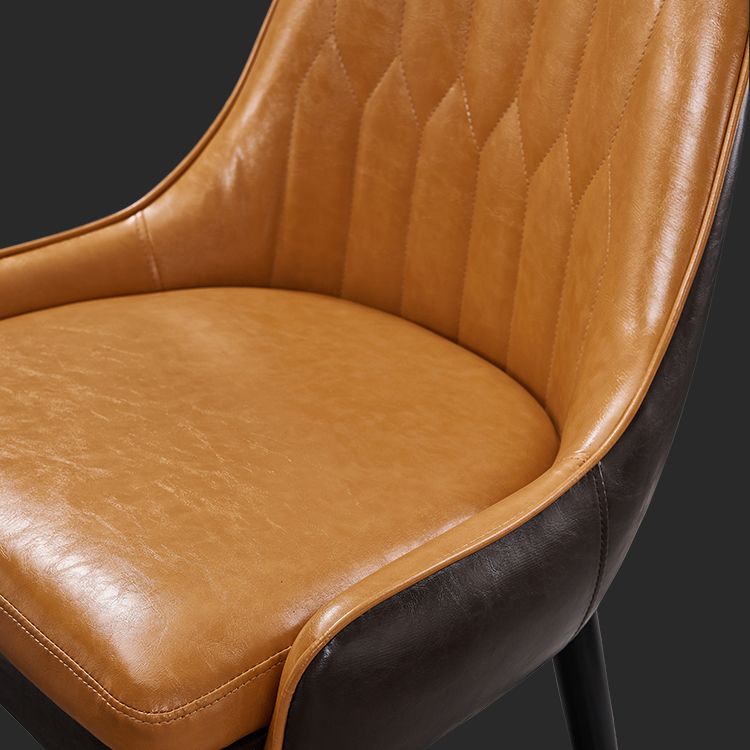Chaise de salle à manger en cuir de style glam nordique chaise Parsons chaise avec des jambes en bois