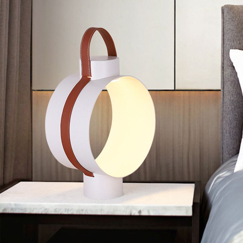 Finitura bianca Finitura Circolare Luce da tavolo Simplicità LED LED Accensione metallica per letto