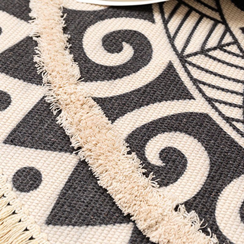 Mehrfarbiger Symmetrie -Muster Teppich Wunderschöner Komfort Baumwollmischteppich Friendliger waschbarer Teppich mit Fransen für Wohnkultur