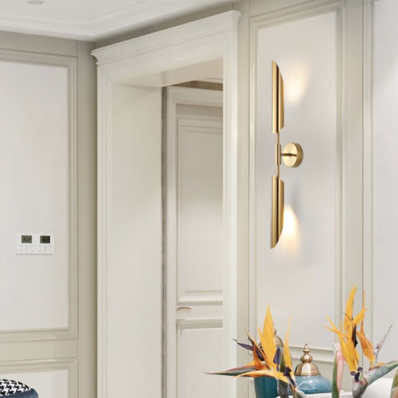 Linear Shade Wall Sconce Modern Style Metal Wall Mount Light Fixture in Gold