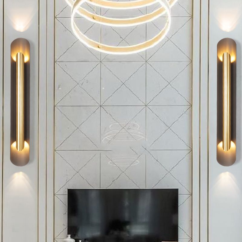 Lineare Form Metallwandbeleuchtung moderner Stil 2 Leuchten Wandmontierte Beleuchtung in Messing