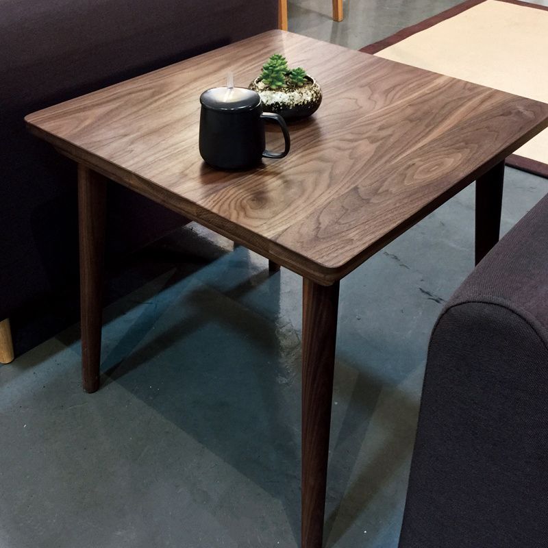 Mesa de comedor cuadrada de madera maciza en tono marrón, mesa industrial de 4 patas para comedor