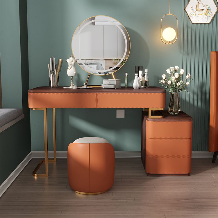 Glam 5-drawer Wooden Vanity Table 17.72" H Dressing Table with Gold Base