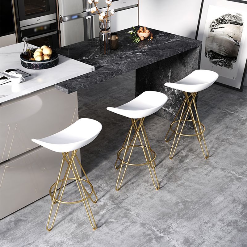 Glam Footrest Plastic Barstool Matte Finish Restaurant Stool