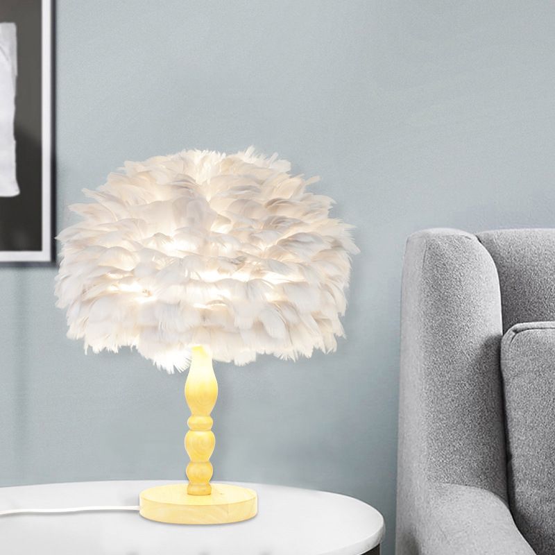 Luce tavolo da balauster in legno semplicità 1 lampadina notturna con tonalità di piuma a cupola in grigio/bianco