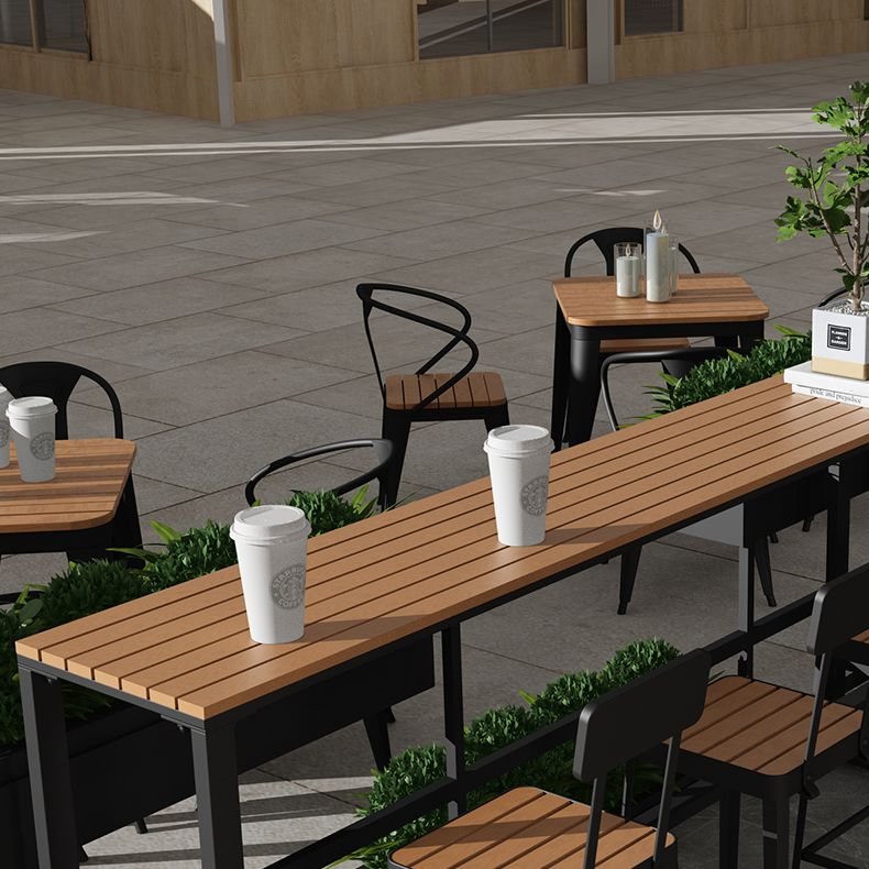 Moderne stijl bruine balk tafel dennenhout en ijzeren buitbar tafel