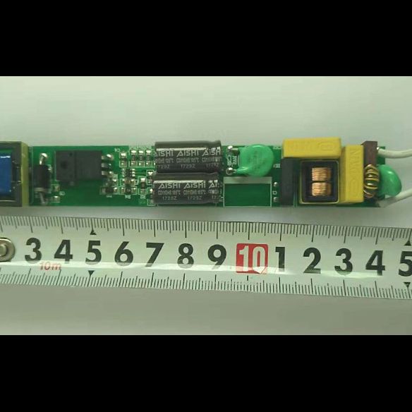 Metall sechseckiger Anhänger Deckenleuchte Einfachheit Schwarzes LED Hanges Licht mit Acryldiffusor