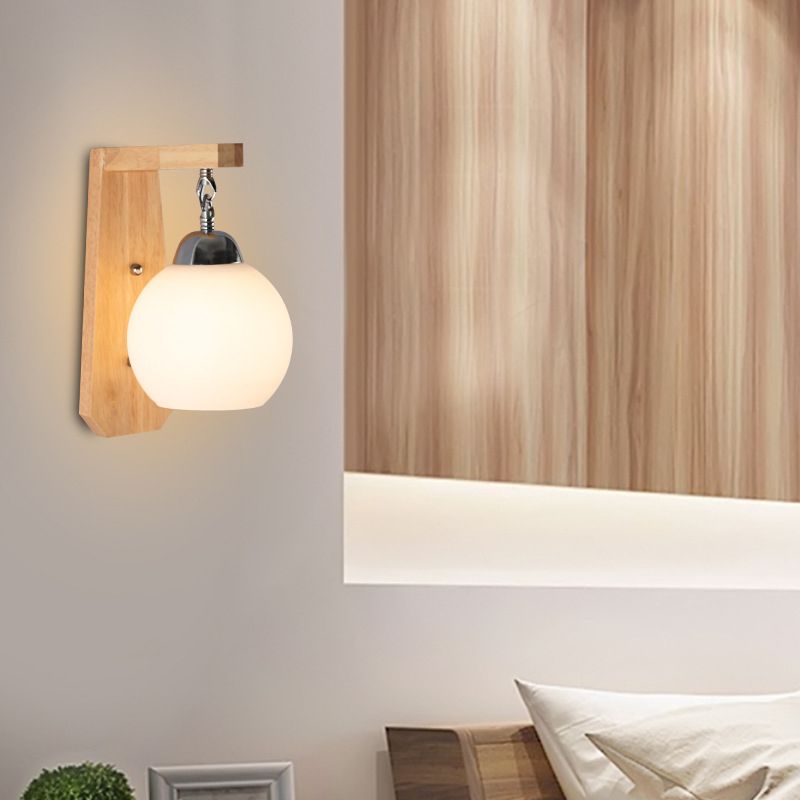 Luz de pared de globo de vidrio de leche con lámpara de pared contemporánea de bombilla de madera en blanco para dormitorio
