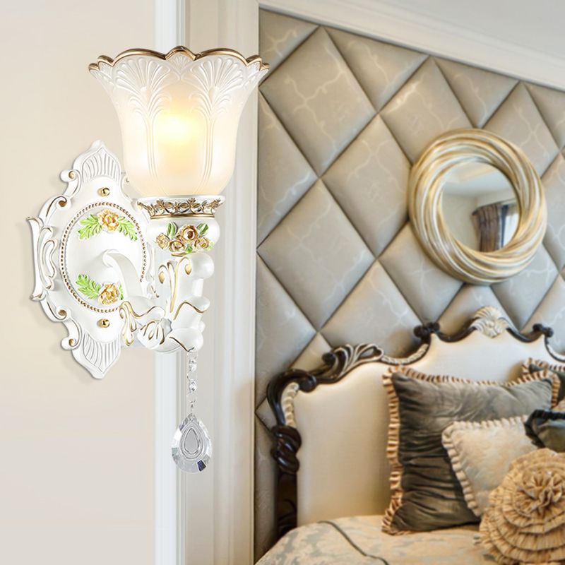 Opal Glass Flower Wall Sconce Light tradizionale 1/2 Luci da soggiorno Lampada da parete in bianco
