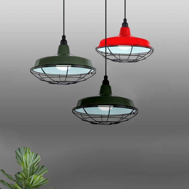 Luce del soffitto a sospensione di fienile con protezione metallica in metallo 1 a sospensione verde chiaro/rosso.