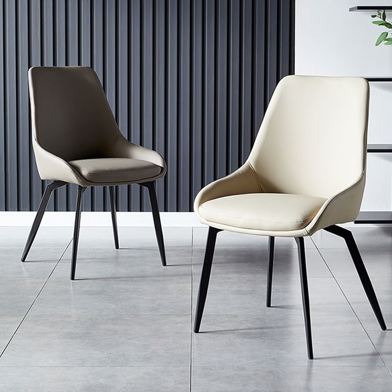 Silla auxiliar de cuero para restaurante moderno, silla de comedor Parsons con acabado mate y patas negras