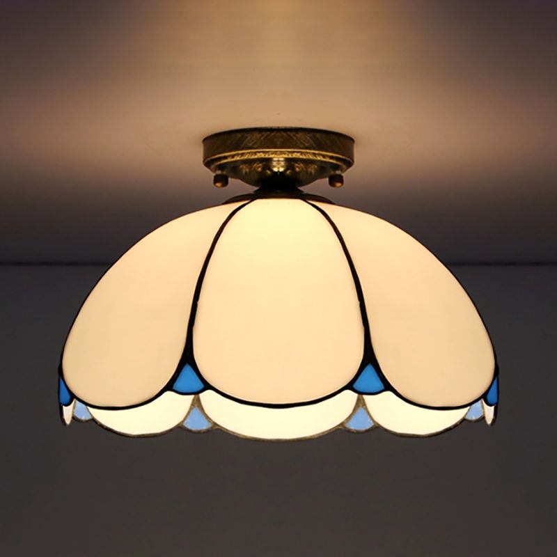 Vetro colorato a filo smerlato