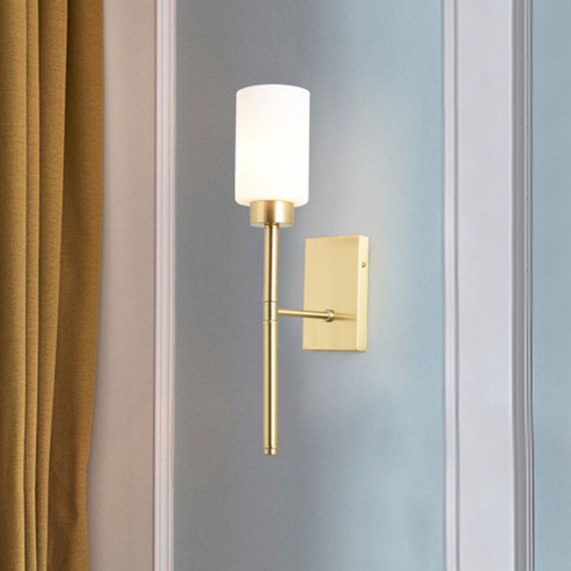 Opal Glass Tube Sconce Modernist 1 Bulb Wher Wall Freeting In ottone con braccio a matita in metallo