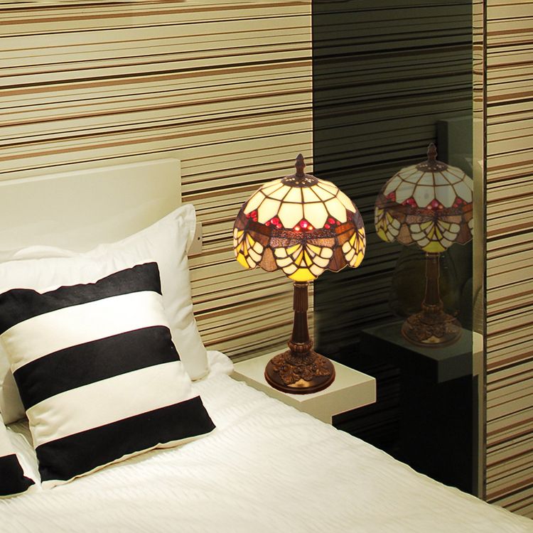 Table Dome Light 1-Bulb Verre en vitrail Tiffany Tix Tablette de chevet avec motif de coquille en marron