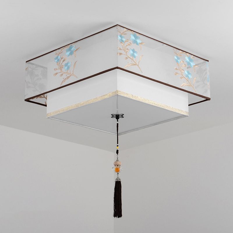 Plafonnier géométrique blanc en fer forgé de style minimaliste traditionnel avec abat-jour en tissus brodés