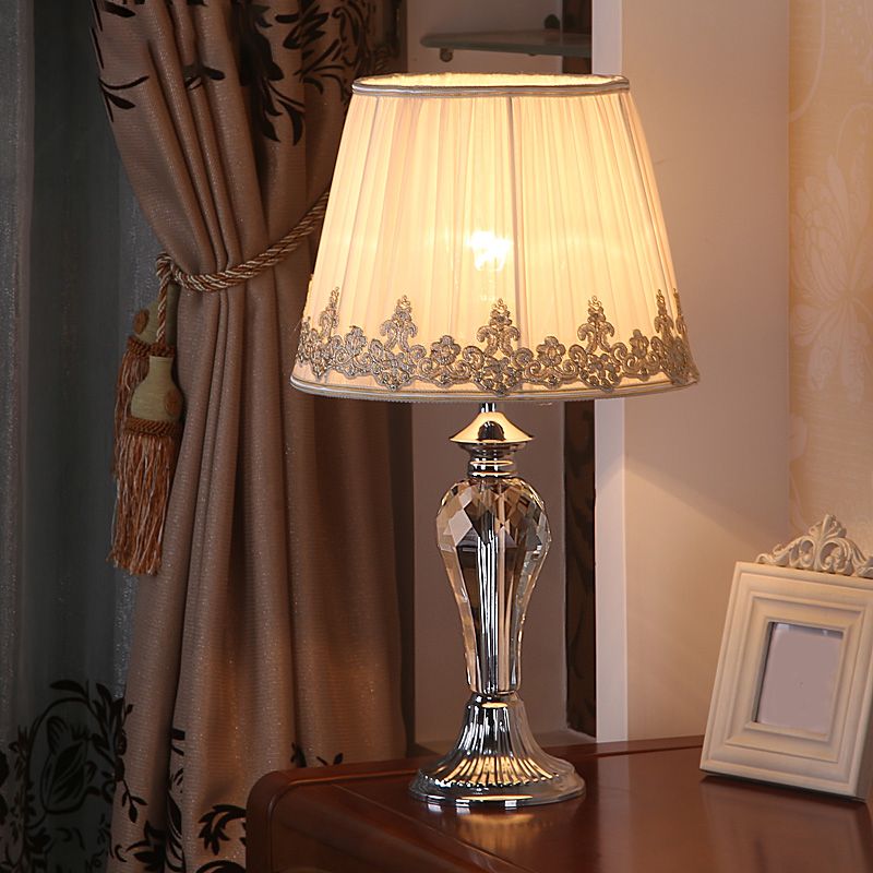 Lámpara de parada de noche de tela de sombra plisada cónica