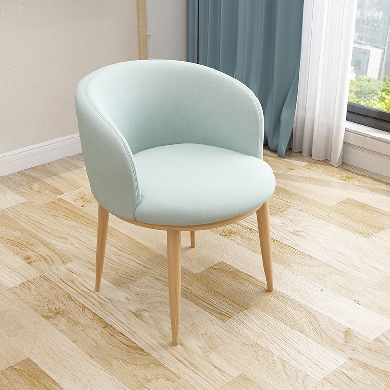 Silla auxiliar escandinava Silla de comedor tapizada de metal con respaldo Parsons para interiores