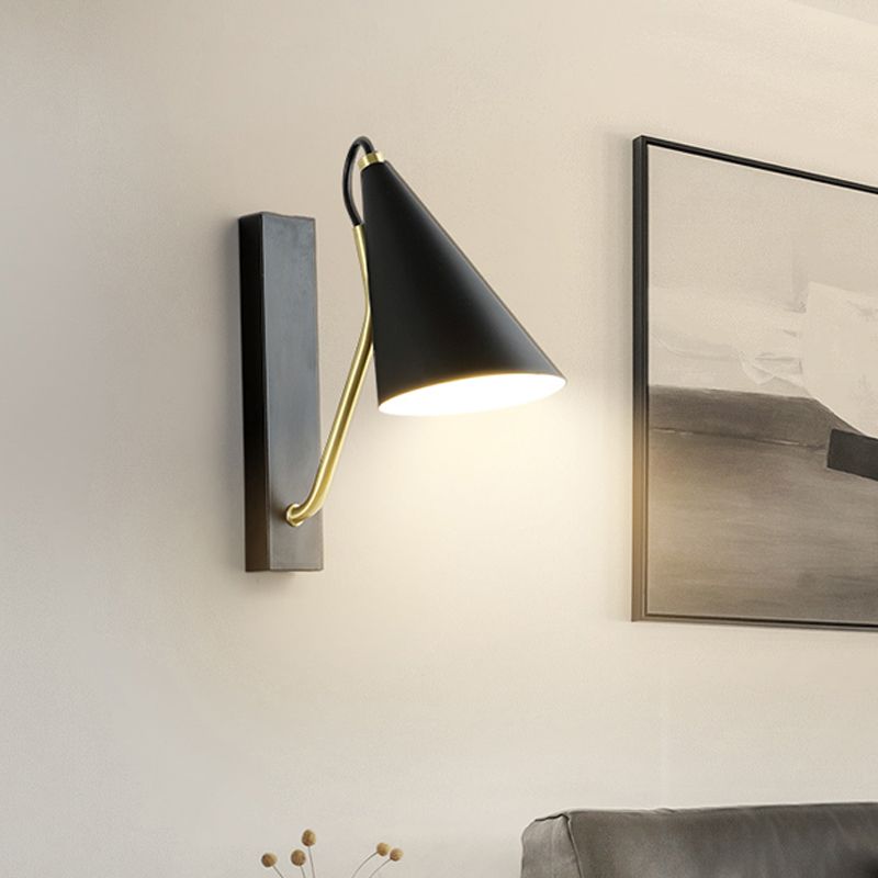 Idées d'éclairage mural conique à finition blanche / Blanc Modernisme 1 tête lampe murale métallique pour le chevet