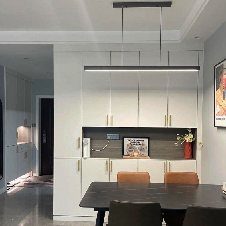 Lampada dell'isola a pendente lineare Isola lampada a sospensione moderna lampadario in metallo