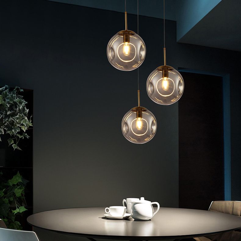 Lámpara de colgación esférica de vidrio con hoyuelos simplicidad de acabado de latón de la cabeza para cenar para cenar