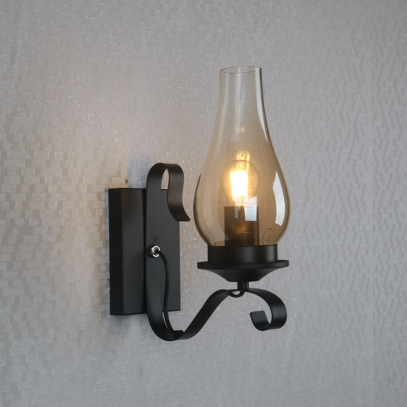 Schwarz 1-Licht Wandleuchte im industriellen Vintage-Stil schmiedeeisernen Indoor-Wandlicht mit Bernsteinglasschatten