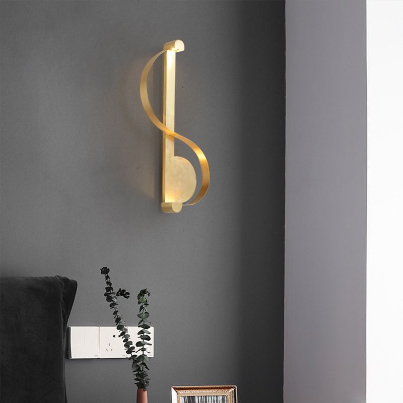 Brass Curve LED Wall Mount Light Minimalistic Metal Wall Sconce Lamp for Living Room