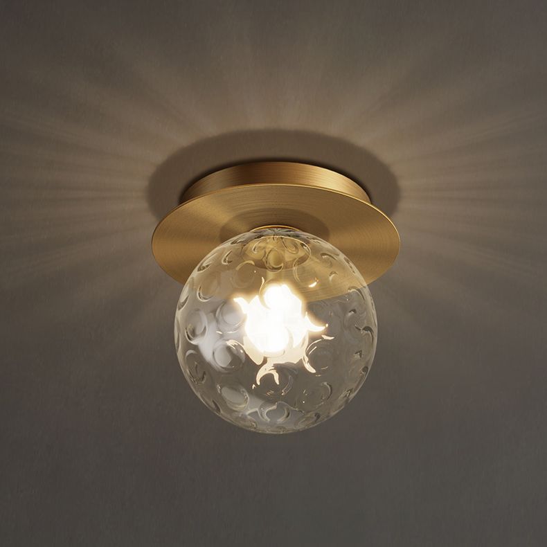 Lámpara de techo de globo de cobre de estilo artístico moderno con montaje empotrado dorado de vidrio ondulado para pasillo
