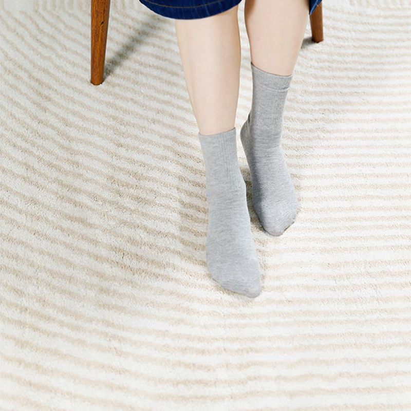 White Geometric Pattern Carpet Modern Polyester Rug Non-Slip Backing Rug for Living Room