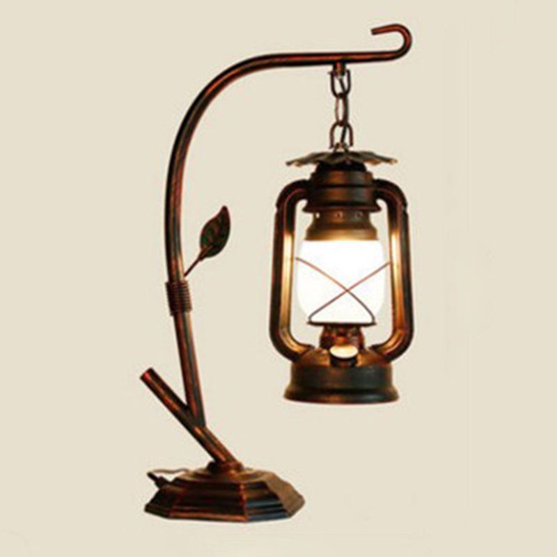 Lámpara de noche de linterna industrial 1 Bulbo de iluminación de mesa de queroseno de hierro para la cama