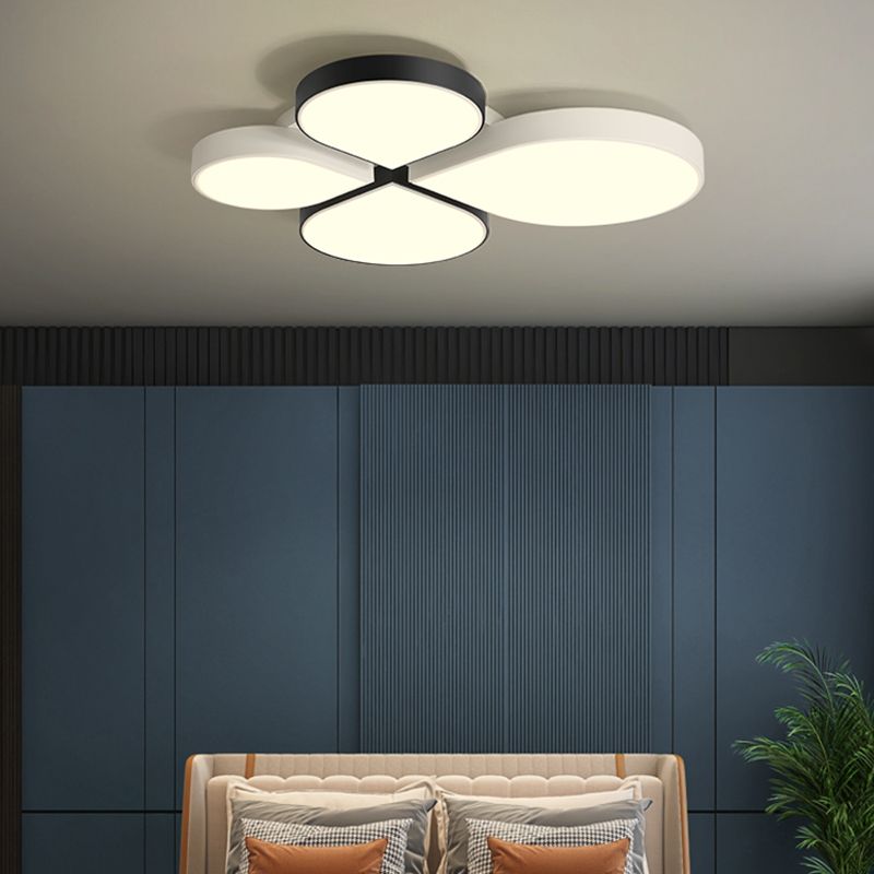 Plafonnier LED en acrylique à 4 lumières de style moderne et concis, plafonnier géométrique en fer laqué