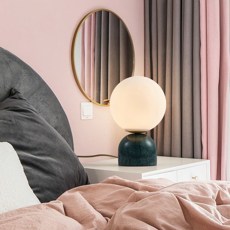 Lámpara de mesa de globo de vidrio en el estilo artístico moderno Luz de mesa de mármol para el dormitorio