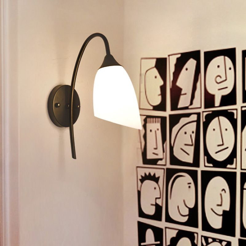 Finitura nera Luce da parete a collo di allevamento Rustico in metallo rustico 1 lampadina per la lampadina con tonalità in vetro di latte