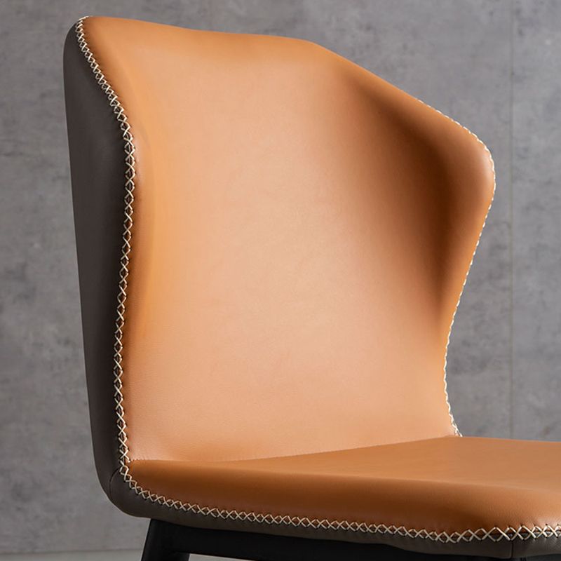 Silla auxiliar moderna de cuero para el hogar, sillas de comedor con respaldo de alas y acabado mate (juego de 2)