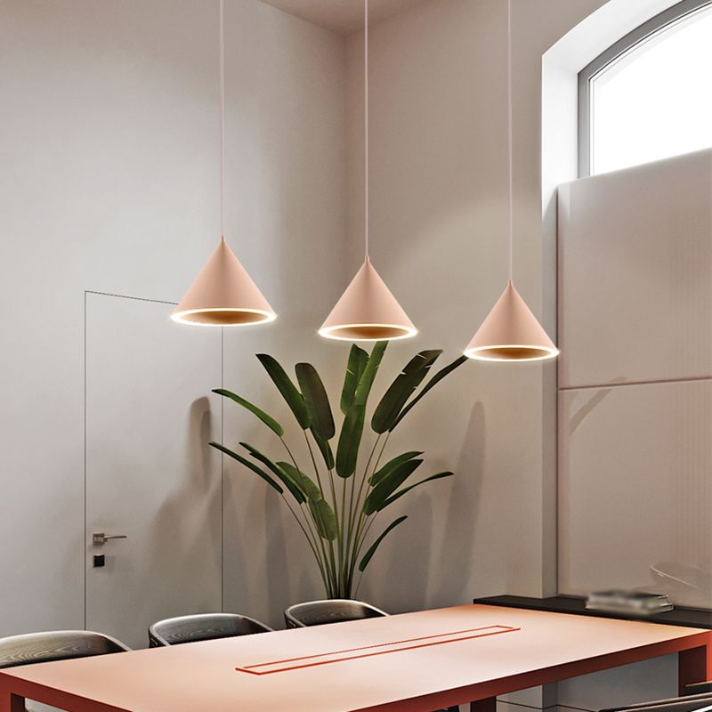 Nordic moderne suspendu au plafond Cône Fer 1-Light Pendant Light pour chambre à coucher