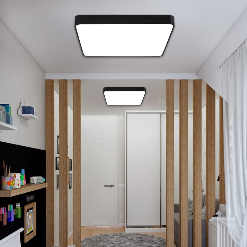Schwarze, quadratische Deckenleuchte, schlichte LED-Deckenleuchte aus Aluminium