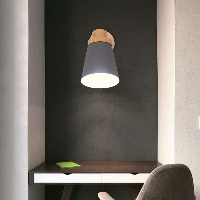 Lámpara de pared de pared de macarrón creativo moderno Luz de pared geométrica de madera con sombra de hierro forjado