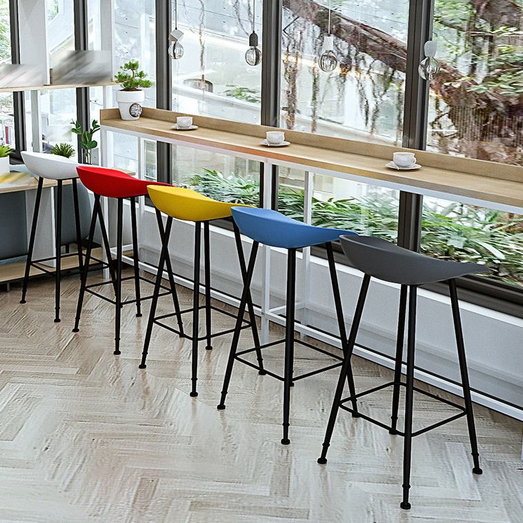 Cubo de barras de estilo industrial PP Sheet Tabures para barra de cocina para bares de cocina